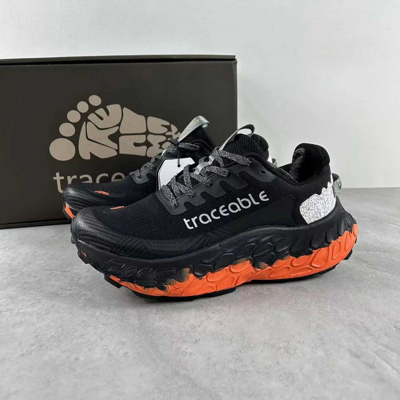 Lightweight wearable trail running shoes quty mens full palm carbon plate cushioning professional training shoesC250410