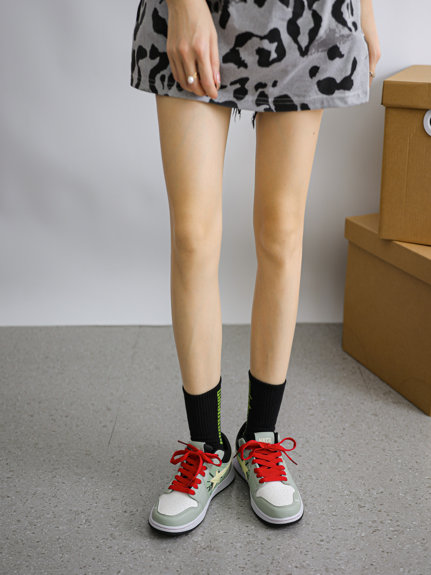 Free shipping Mens shoes autumn trend green apple color matching meteor design original casual shoes