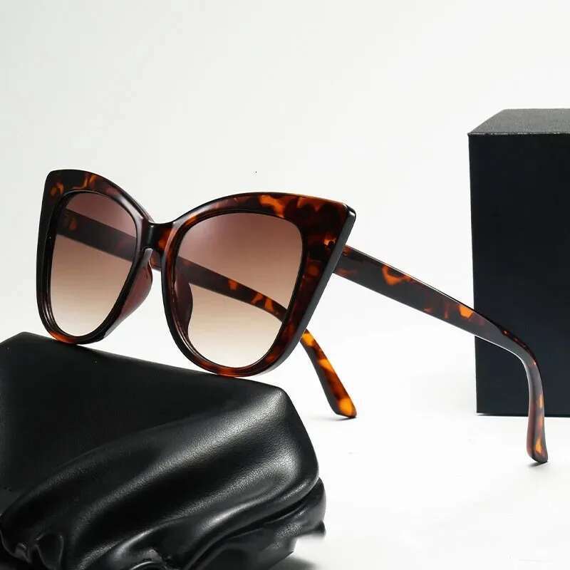 Classic Vintage Sexy Cat Eye Sunglasses Women Brand Designer Retro Oversized Cateye Female Sun Glasses UV400 Gafas De Sol Mujer