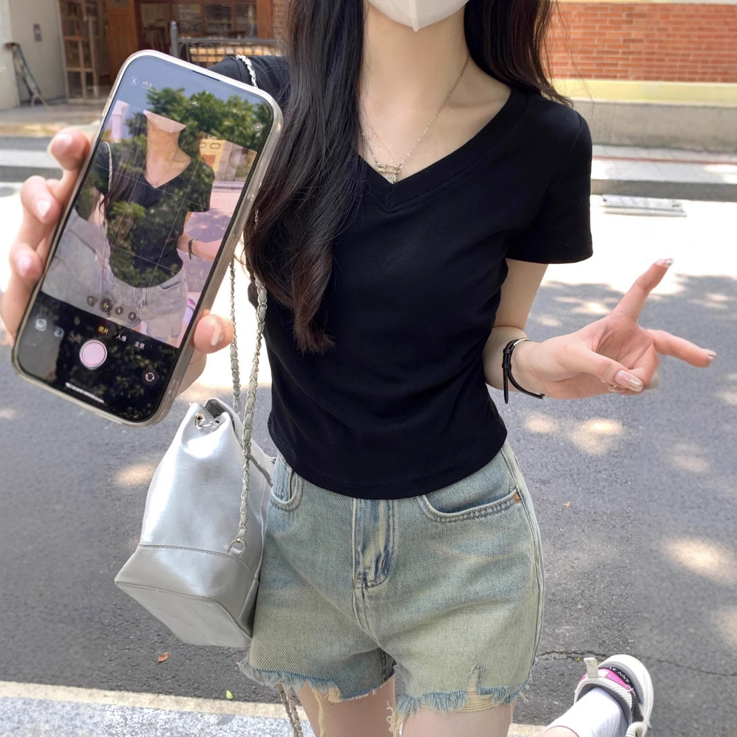 2025S Designer Women S T Shirt V Neck Sleeved T Shirt For Women S Summer New Front Shoulder Slim Fit Slimming And Pleated Short Style Student Solid Co