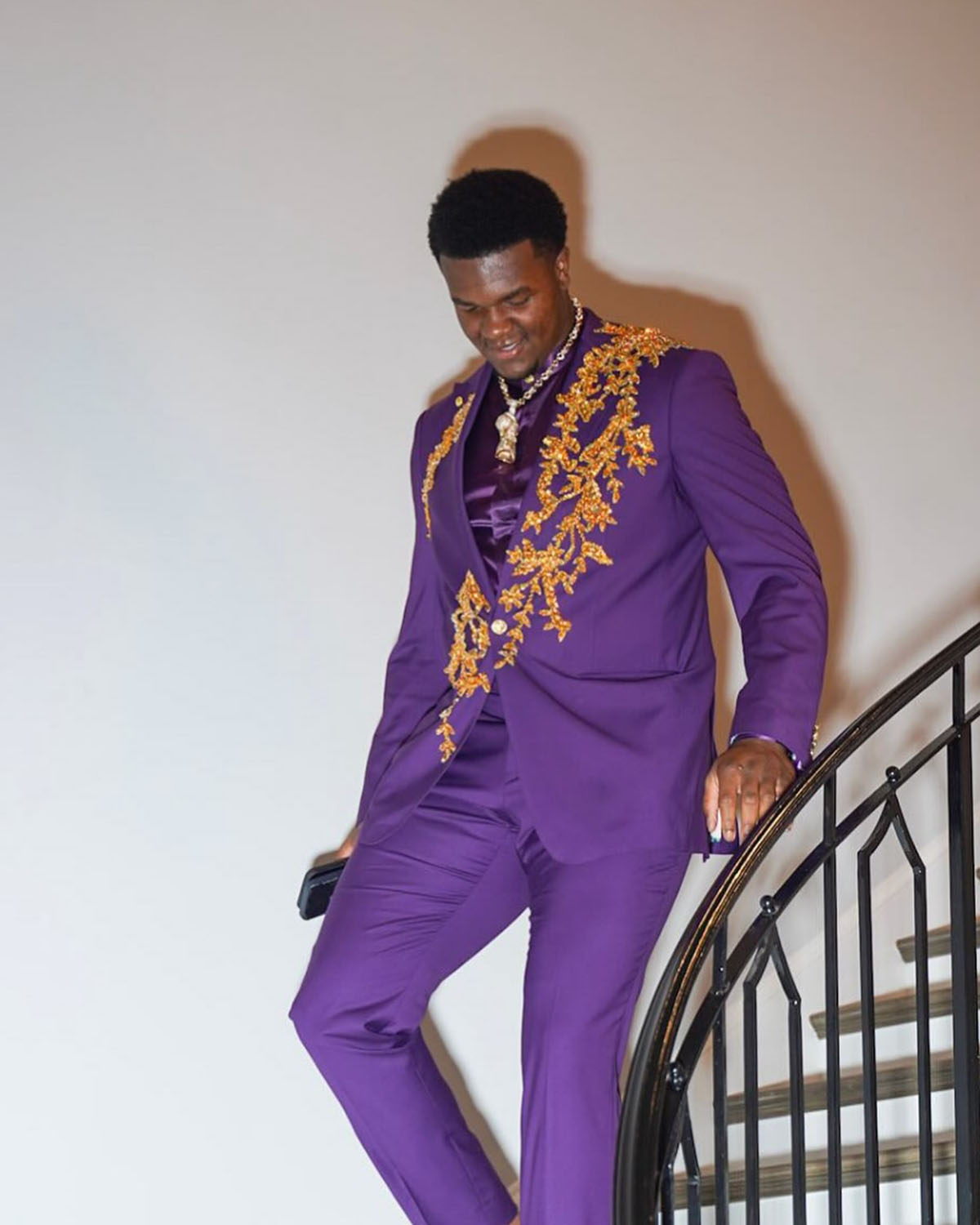 Sparkly Groom Wear Crystal Beading 2 Pieces Peaked Lapel Mens Wedding Coat Formal Business Banquet Outfits Customized