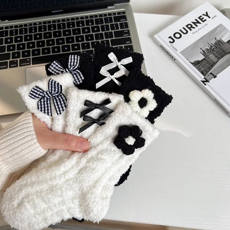 Womens Coral Fleece Cute Socks Keep Warm in Winter Long-Term Heat Storage Skin-friendly Warm-hearted Lined with Fleece Soft 251106