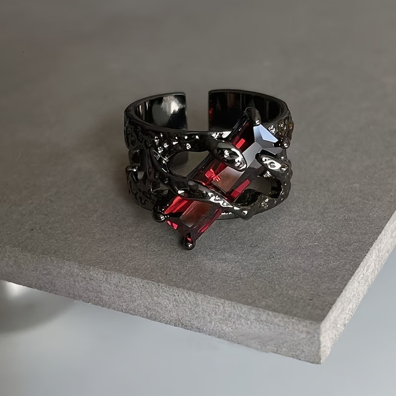 Designer Ring Fashion Ring European And American Style Dark Series Pomegranate Red Ring Couple Style Stackable Index Finger Ring Vintage Black Thorn O