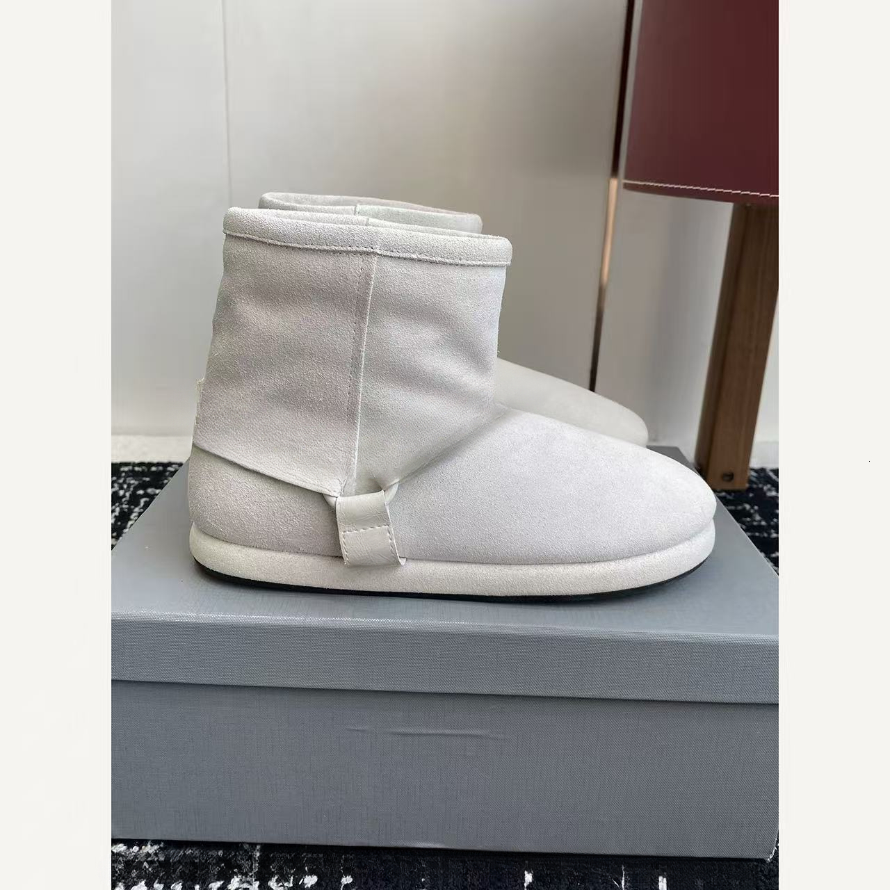 Designer's letter sheepskin wool women's snow boots new thick wool short boots