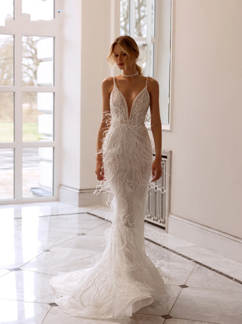 Elegant Evening Dresses For Women Feather Sequins Gown V Neck Sleeveless Backless Sweep Train Dress Party Custom Made