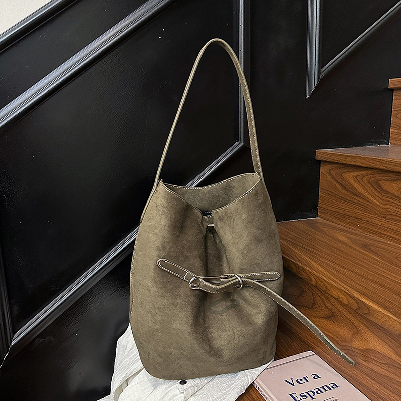 2025 Spring Women's Retro High end Wide Shoulder Bag, Casual Versatile Crossbody Bag, High end Commuting Leisure Bag, Shopping Bag, Versatile Wom