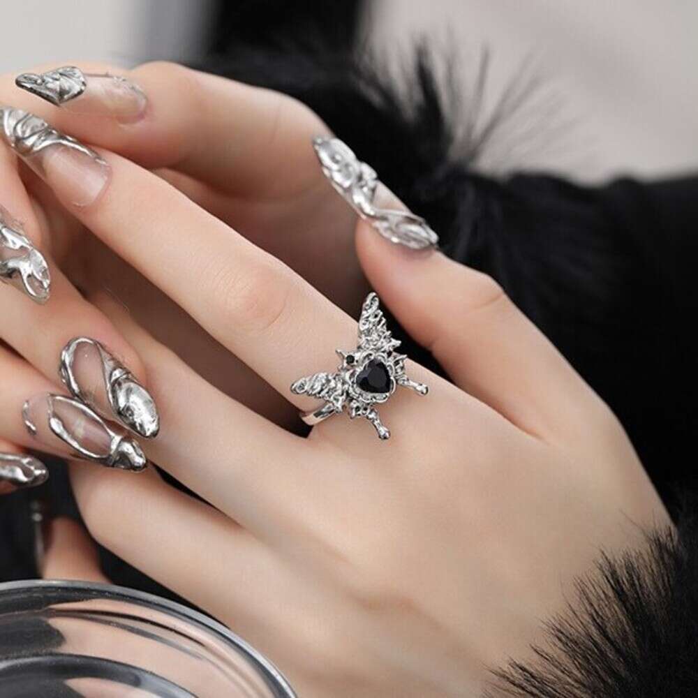 DHcollections Black Heart Butterfly for Women, Unique Niche High-End Index Finger Ring, Exquisite Fashionable Minimalist Style Wholesale Ring