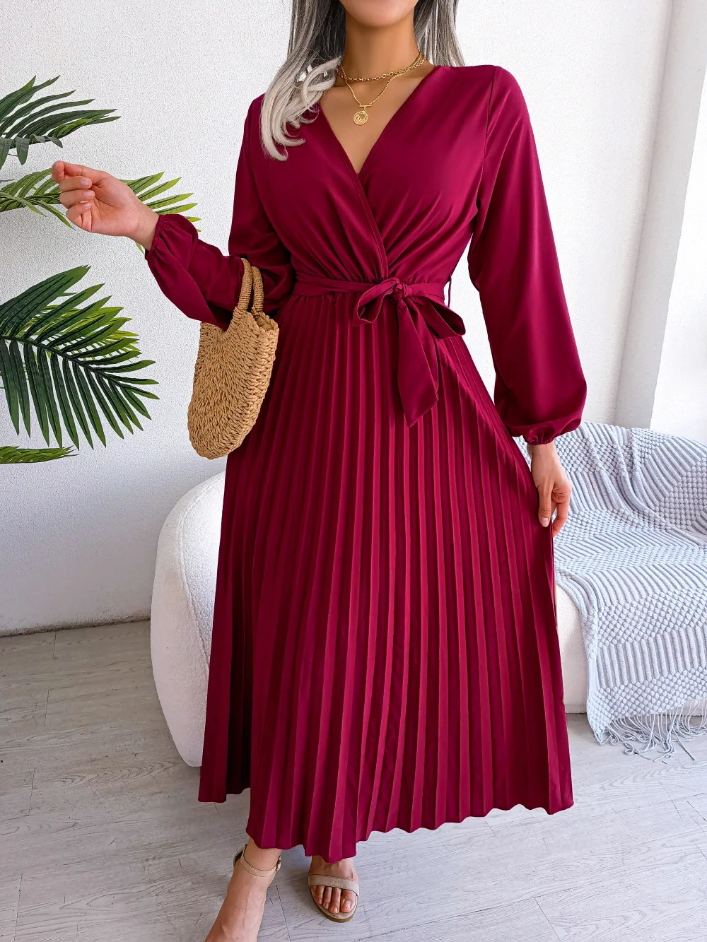 Womens elegant V-neck long sleeved pleated skirt 250409