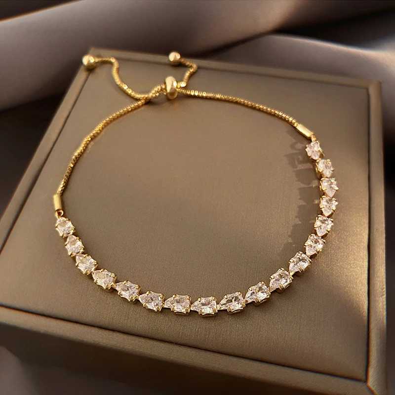 New Fully Inlaid Rhinestone Adjustable Gold Plated Shiny Womens Bracelet Fashion Droplet Shape Zircon Bracelet Jewelry GiftT251110