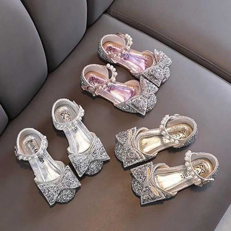 AINYFU childrens glitter sandals girls sweet bow rhinestone princess shoes fashionable anti slip flat bottomed childrens soft soled sandals Z250410