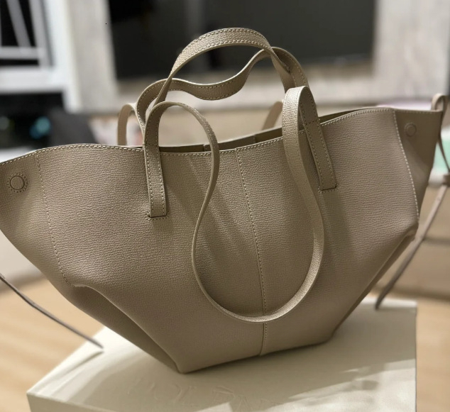 Magnetic buckle new leather texture winter new handbag solid color retro fashion women's large capacity light luxury