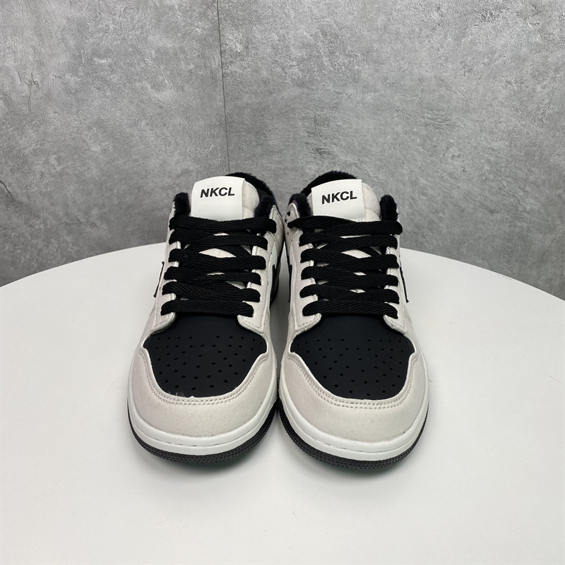 Free shipping affordable luxury chaussures Board shoes with winter velvet gray purple color matching couples flat bottom niche design sports shoes men