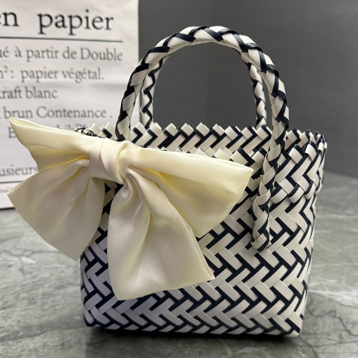 New Women's Designer Bag Handbag Woven Basket Souvenir Basket Beach Bag Women's Bag Outdoor Leisure Bag Multi Functional Bag