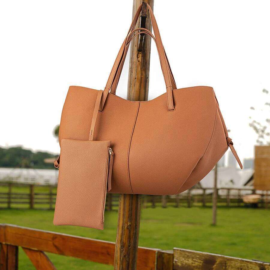 Top-Layer Cowhide Extra Tote New Niche Design Women's Handbag Commuting Fashion Large Capacity Shoulder Bag 251110