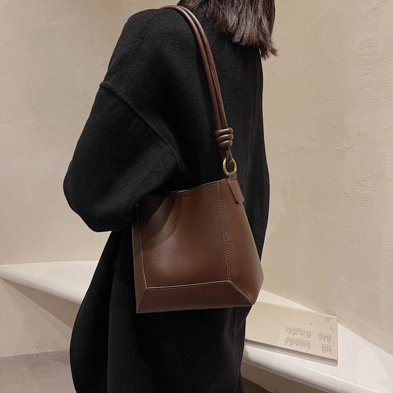 Women's New Fashion Large Capacity Simple Shoulder Crossbody Retro Texture Bucket Bag