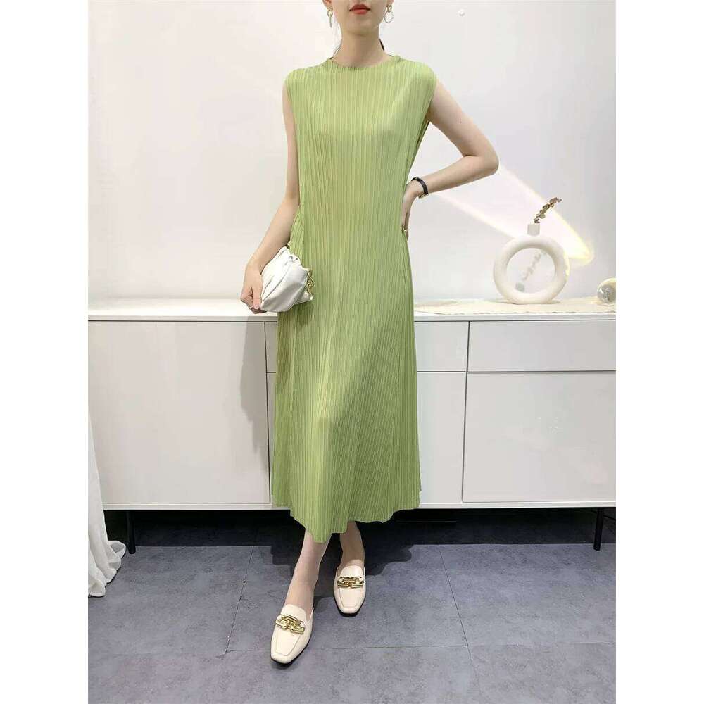 Miyake Pleated Mid-Length 2025 Summer New Sleeveless Round Neck Women's Fashion Temperament Casual Undershirt Folded Dress