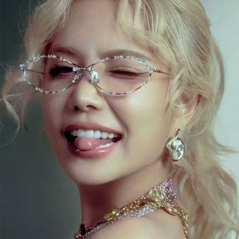 New LISA-Style Korean-Inspired Cat-Eye Diamond-Studded Sunglasses Women's Frame Trendy Y2K Style Hot Girl Statement Piece Natural Look Sunglasses