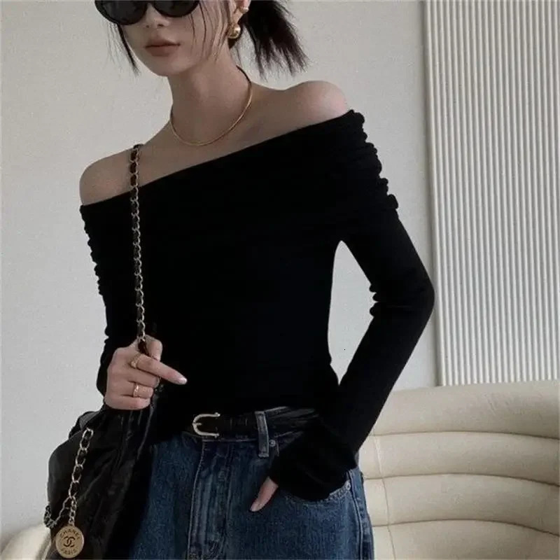 Black sexy top shoulder long sleeved Tshirt womens solid color elegant autumnwinter spicy girl slim fit short skirt red 250407