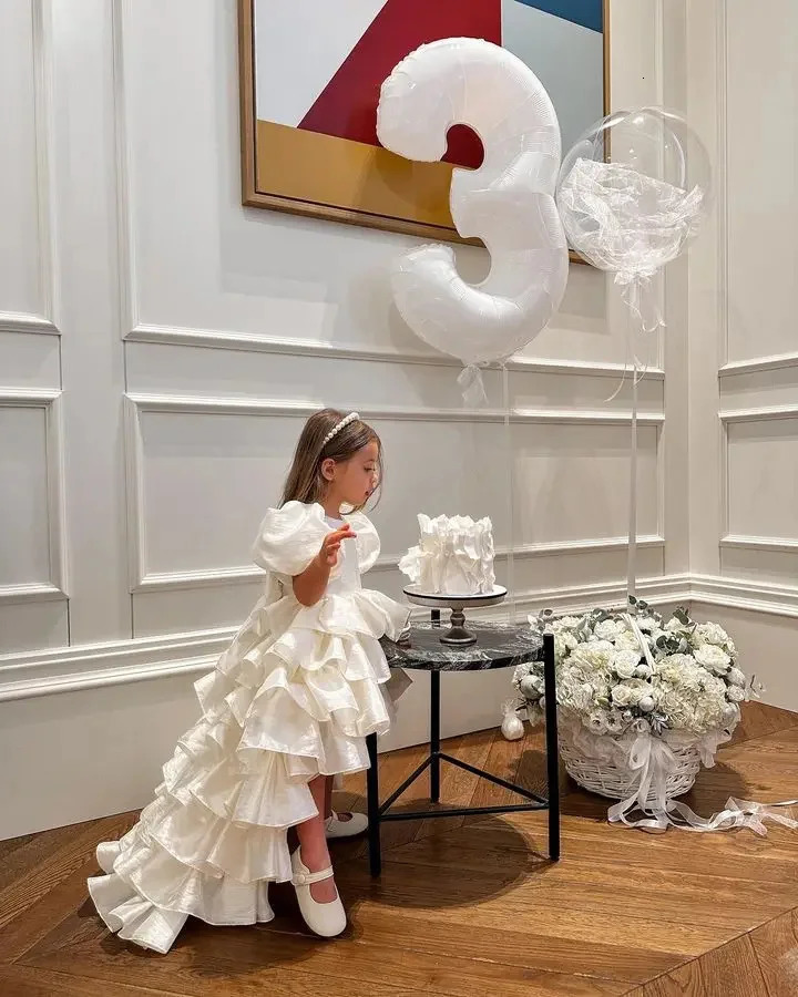 White Fluffy Flower Girl Wedding Dress Satin Layer Bow Short Sleeve Childrens Birthday Party Dress First Communion Dress 250403