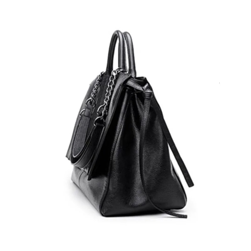 HandBag Womens New Large-capacity Foreign-style Personalized Womens Bag Light Luxury Shoulder Portable Tote Bag Work Briefcase R251110