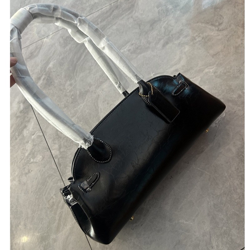 Underarm bag light luxury handbag designer bag winter new style solid color fashionable retro leather texture shell bag