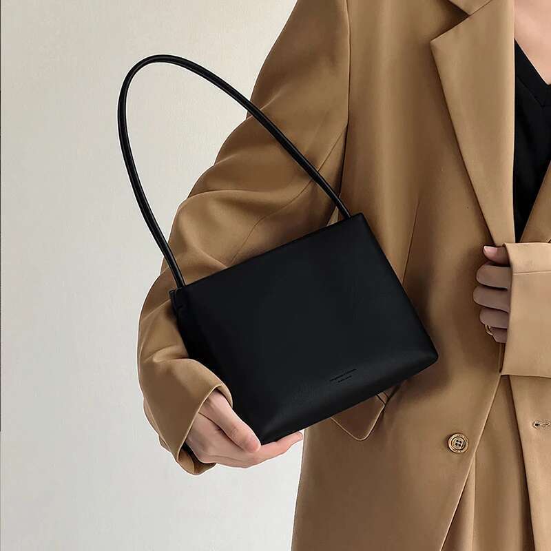 2023 New Autumn Women Small Underarm Bags Genuine Leather Female Messenger Ladies Solid Shoulder Bag Vintage Handbag Coffee