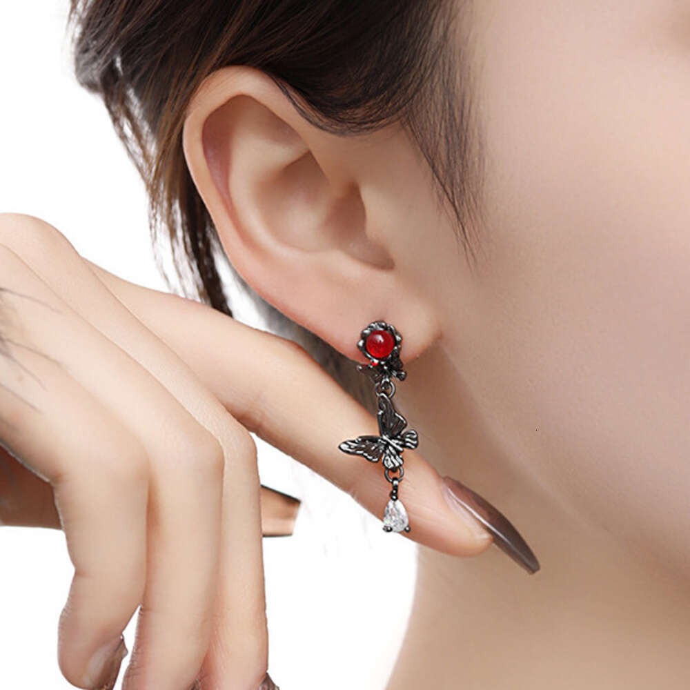 Black Butterfly Niche Light Luxury High-end Exquisite Zircon Dark Style Vintage Earrings