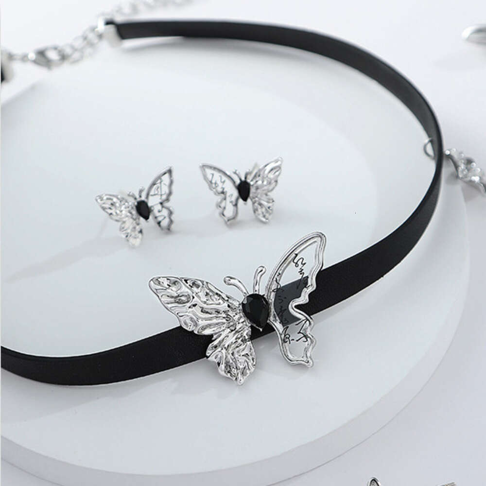 Calligraphy Butterfly for Women, New Chinese Style, Elegant and High-end Feel, Black Leather Choker, Punk Trendy Wholesale Necklace