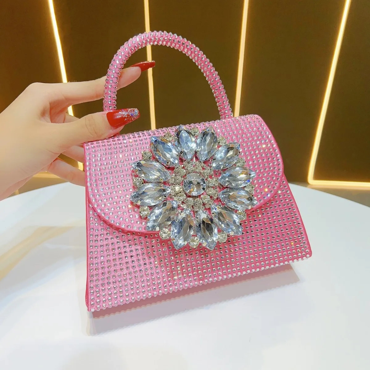 2025 New Lady Crystal Diamond Evening Clutch Womens Metal Handbag Sparkling Wedding Purse Elegant Banquet Party Small Tote Bag R251110