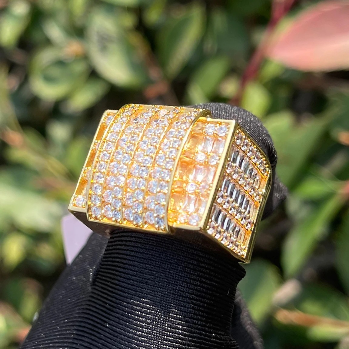 Hip hop new explosive sparkling full diamond Moissanite ring real gold fashionable and personalized trendsetter ring
