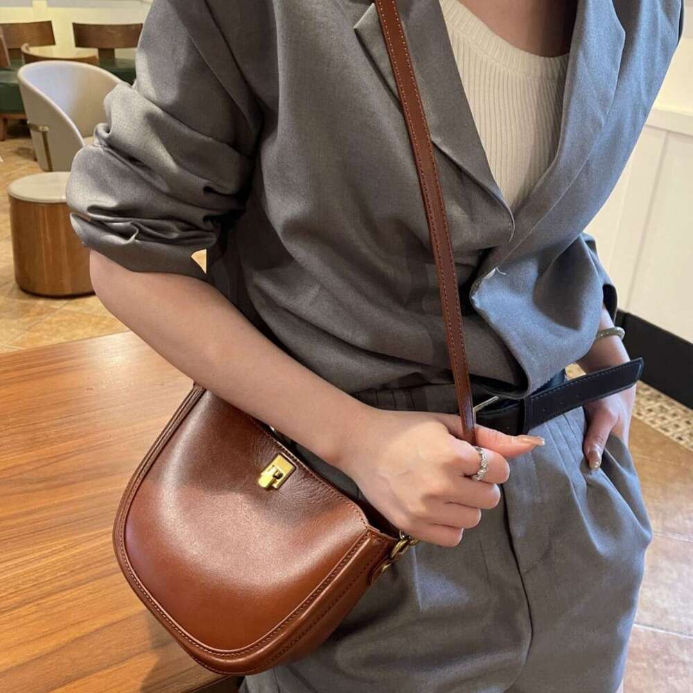 New Genuine Leather Saddle Commuter Versatile Women S Single Shoulder Crossbody Simple Fashion Shell Bag High Quality