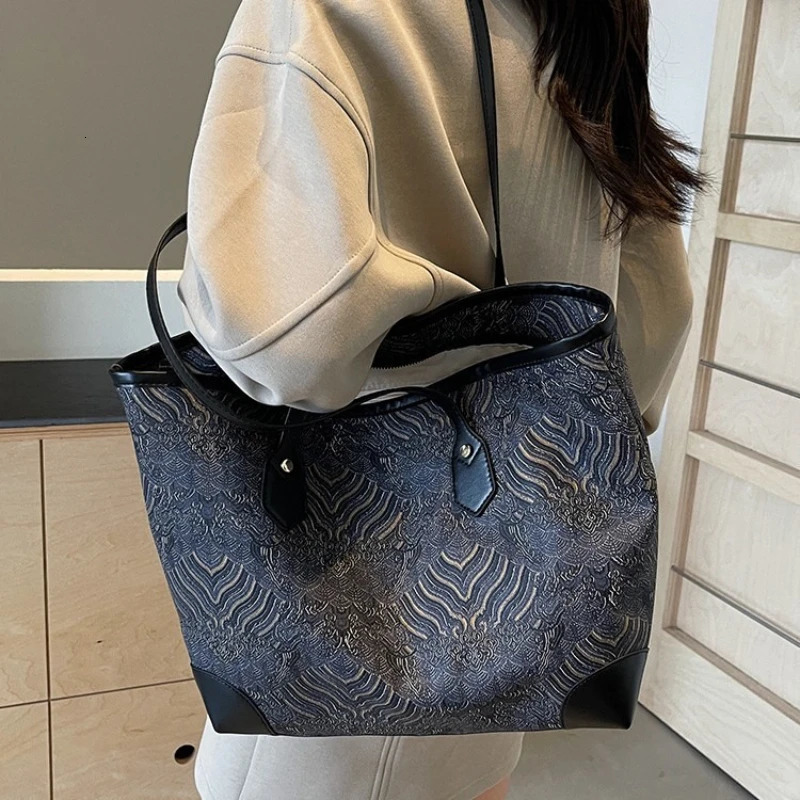 Large Capacity Tote Bag for Women Shoulder Bags Leisure Shopping Bag Class Bags for Girl Designer Bags Female Bag Bolsos Mujer R251110