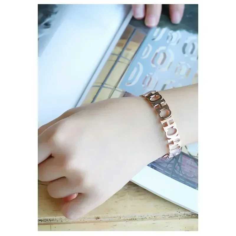 CH Panther Womens Luxury Wolf Bracelet Elegant Love Bangle for Stylish AccessoriesC250411