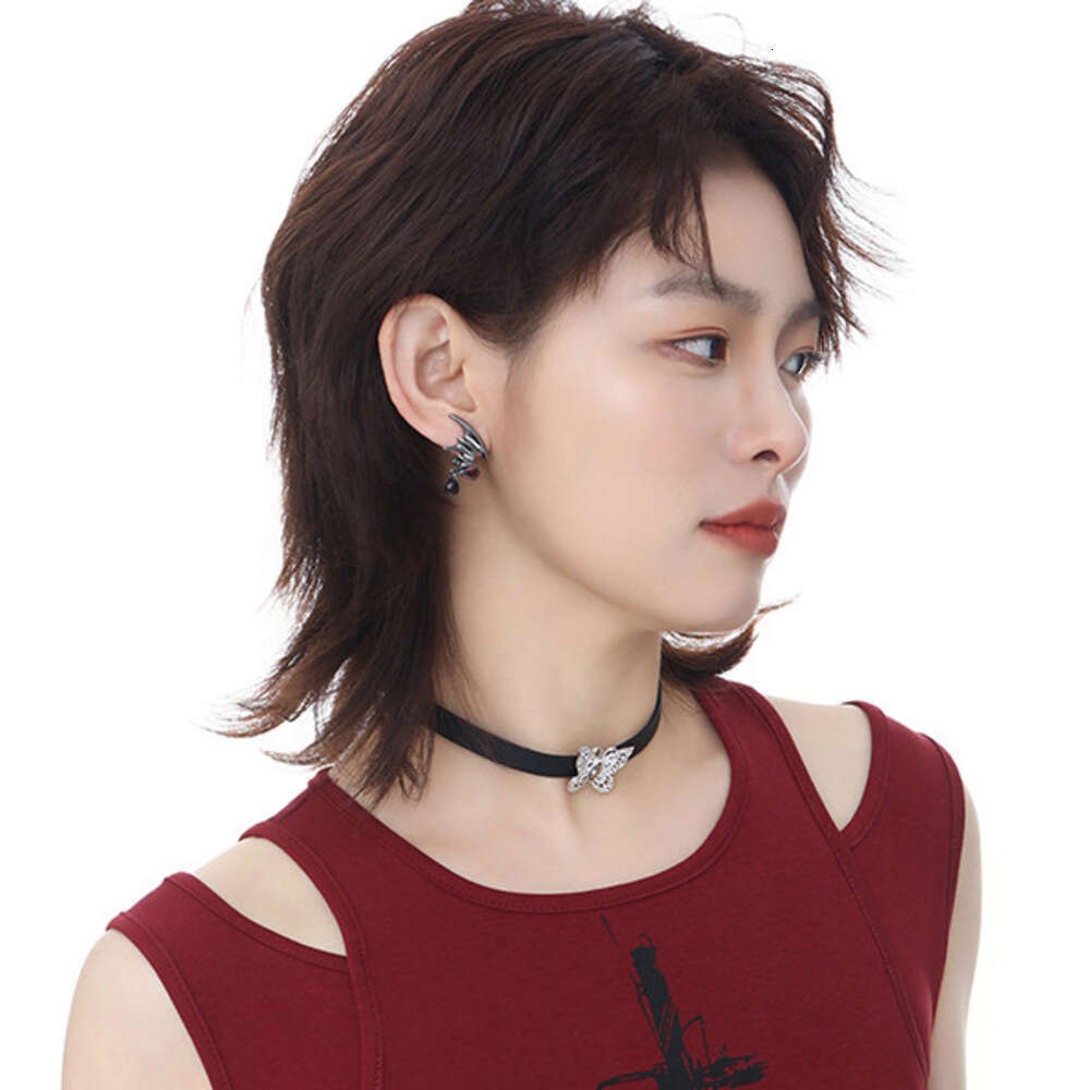 Original Design Short Ins Style Light Luxury Niche Fashion Sweet Cool Hollow Butterfly Women Black Choker Necklace Collar