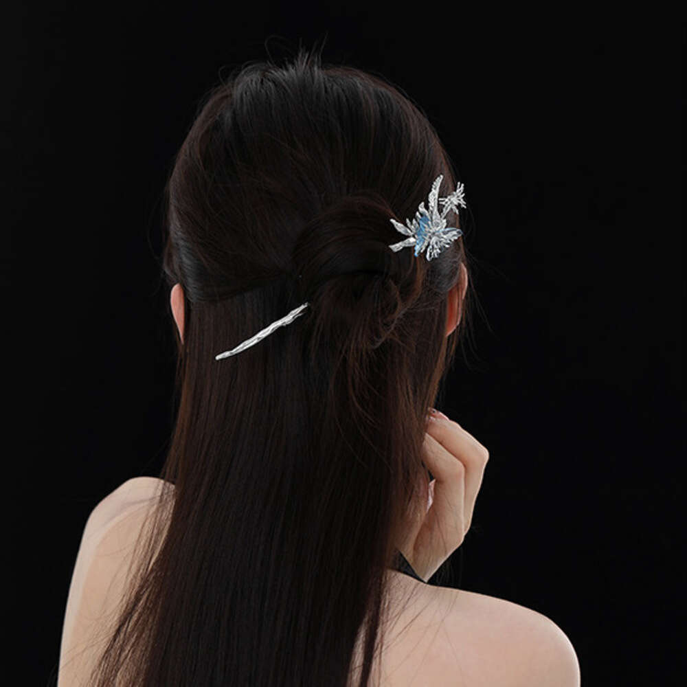Ice Transparent Blue Butterfly Metal for Women 2025 New Chinese High-end Niche Hairpin Cool Style Hair Accessory