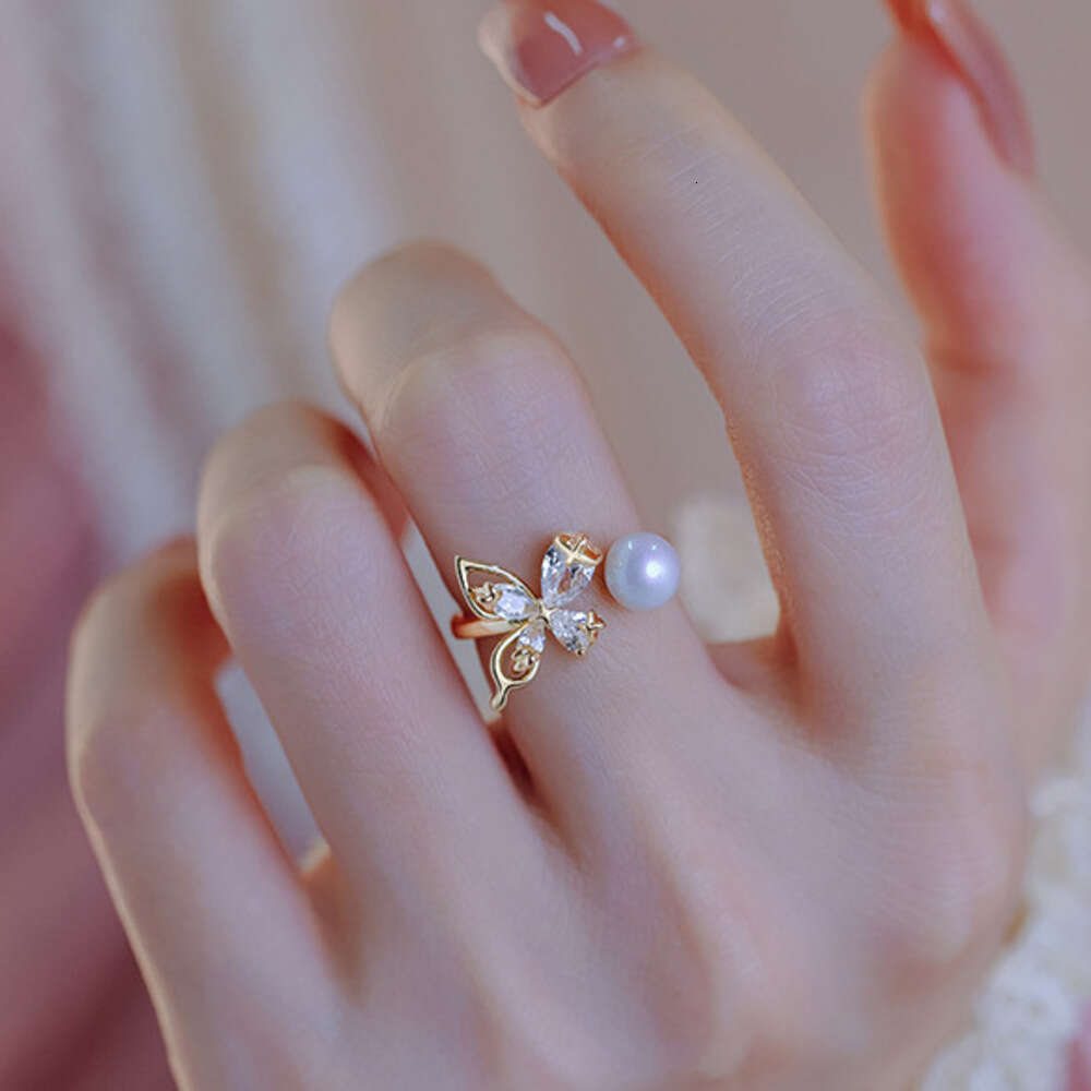 DHcollections French Style Exquisite Elegant Pearl Butterfly Open for Women, Light Luxury Fashion High-end Versatile Index Finger Ring Jewelry