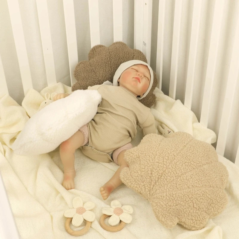 Cute Plush Shell Shape Baby Pillow born Pography Props Posing Pillow Cute Furry Cushion for Baby Studio Po Shooting 251104