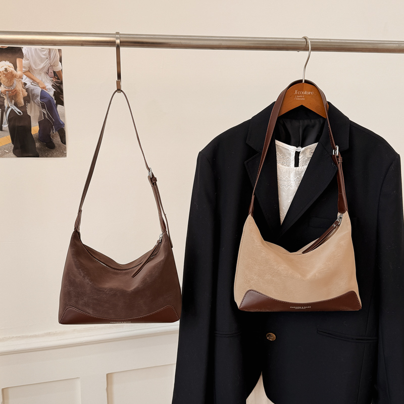 Spring women's retro high-end wide shoulder bag, casual simple versatile crossbody bag, high-end commuting leisure bag, shopping bag, versatile w