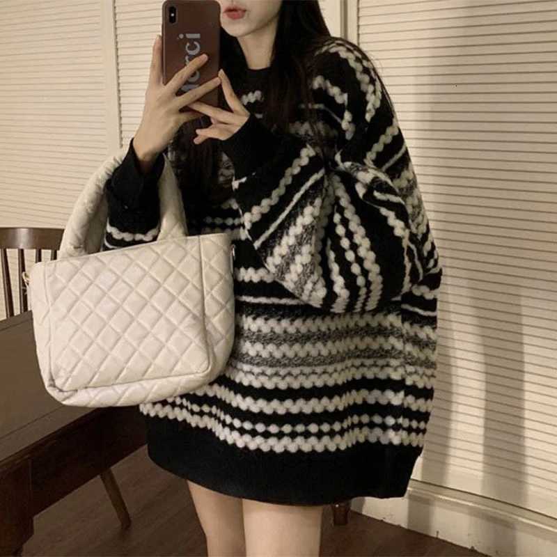 Fashion Harajuku Striped Knitted Sweater for Women Y2K Vintage Loose O-Neck Pullover Autumn Winter Casual Streetwear Long Sleeve Jumpers Y251110