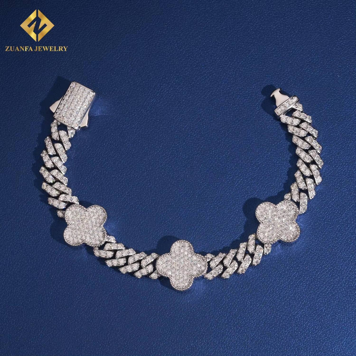 Iced Out Jewelry 925 Sterling Silvrr Lucky Clover Four-Leaf Flower Bangle Bracelets Diamond Vvs Moissanite Luxury Fashion