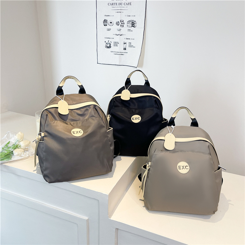 Sleek Urban Travel Accessory Versatile Compact Bags Ideal For Holding Your Everyday Necessities