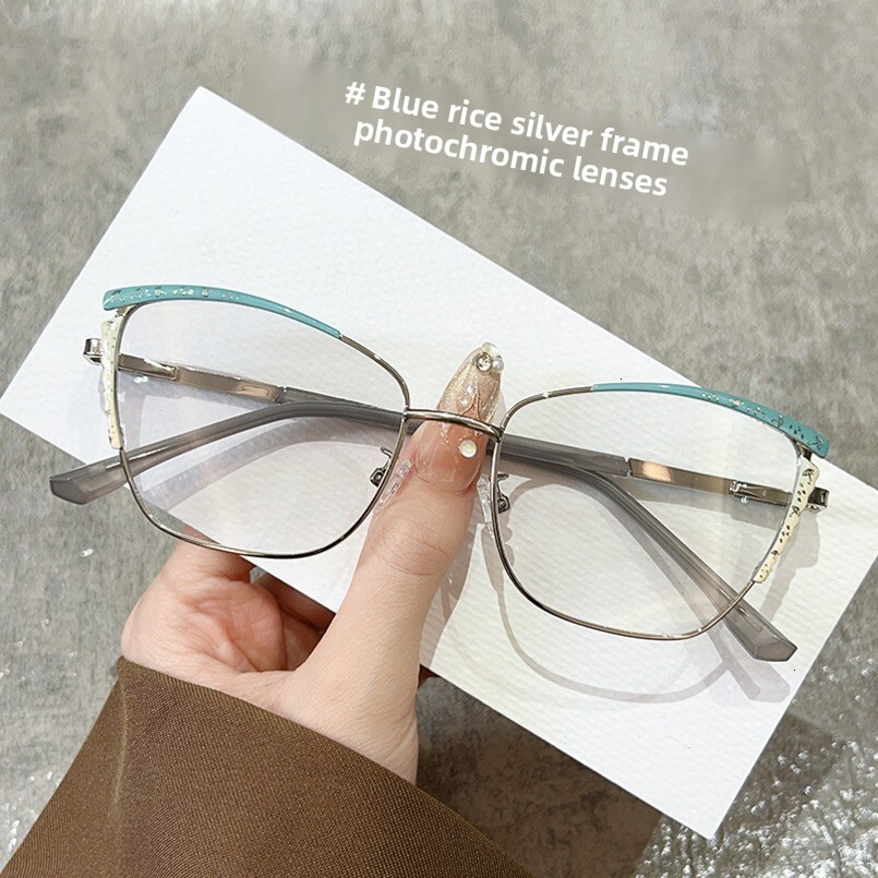 European and American Latest Retro Men's Trendy Color-Changing Sunglasses Driving Internet Celebrity Personality Small Frame Square Glasses Women