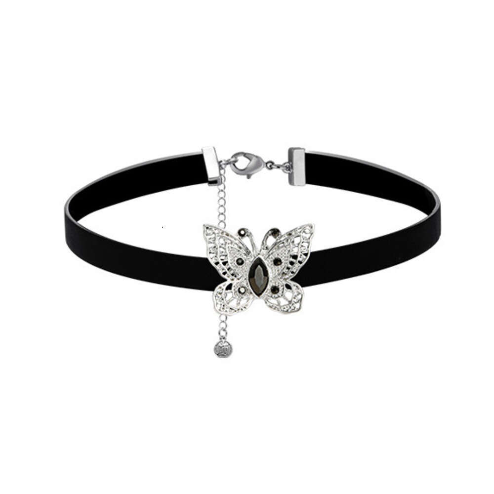 Original Design Short Ins Style Light Luxury Niche Fashion Sweet Cool Hollow Butterfly Women Black Choker Necklace Collar