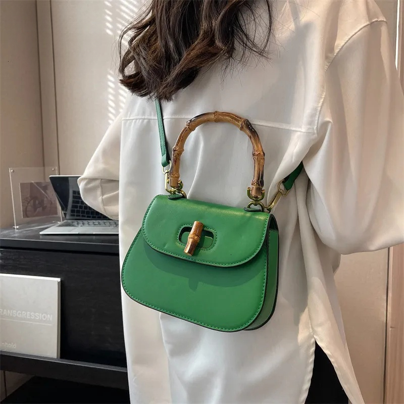 Free shipping new designer bag high-end retro saddle bag 2026 luxury wallet fashionable multifunctional shoulder bag bamboo handle women's handba