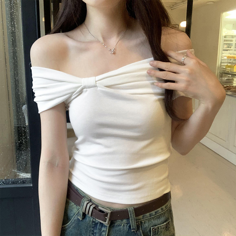 2025S Designer Women S T Shirt Design Sense Pleated One Sleeved T Shirt For Women In Summer Off Shoulder Bow Sweet And Spicy Short Student Top