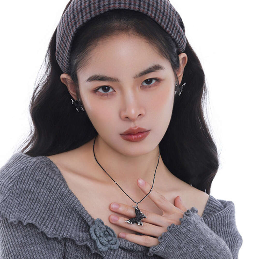 Wooden Butterfly Pendant Necklace for Women, Ins Style, Minimalist Unique Niche Original Design, Collarbone Chain, Novelty Neck Chain