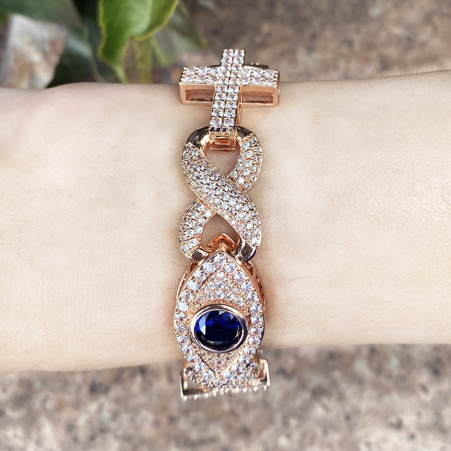 Diamond studded eyes cross hip-hop bracelet accessories fashionable simple high-end mens and womens necklaces