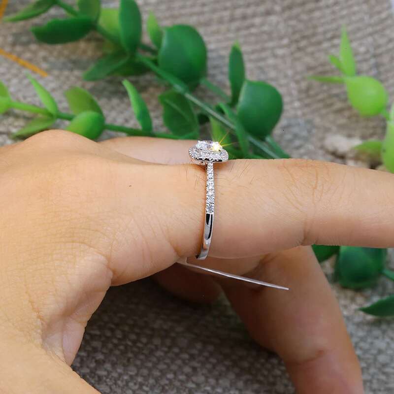 Luxury Jewerly 0.5ct DEF Color VS-VVS Round Cut Pave Setting Engagement Ring Lab Grown Diamond Ring For Woman Party With IGI