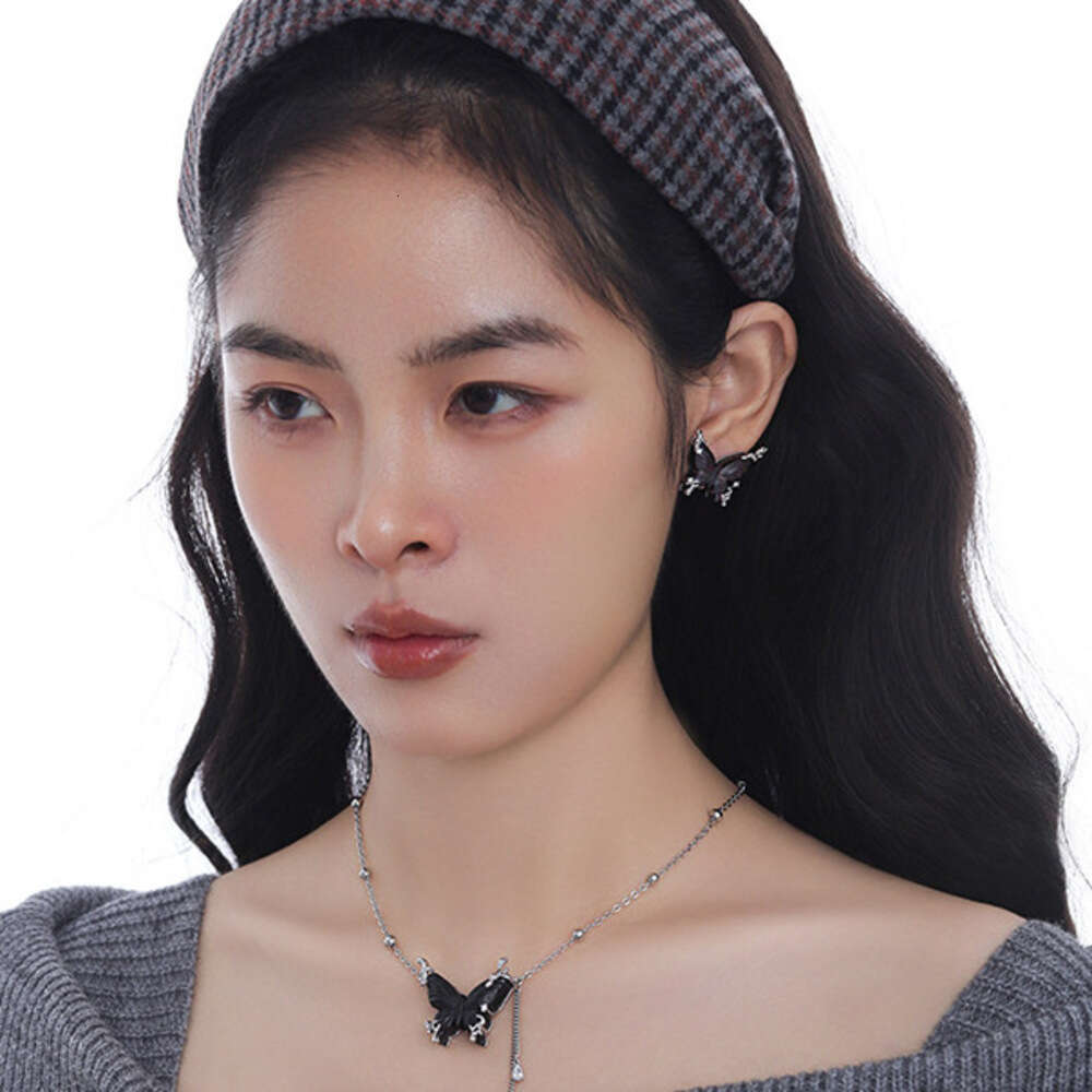 Wooden Butterfly Earrings for Women, High-End Luxury Unique Autumn Winter New Stud Earrings, Exaggerated Niche Style Fashionable Ear Jewelry