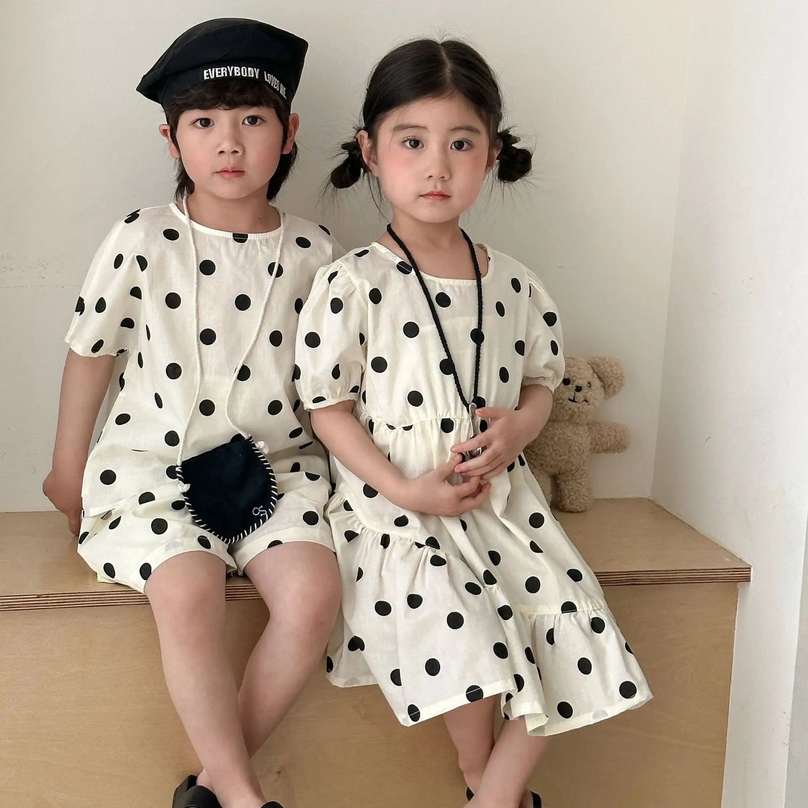 Brothers and sisters clothing 1-8Y childrens summer clothing boys short sleeved T-shirt and short sleeved 2PCS suit childrens girls lovely dot dress 2